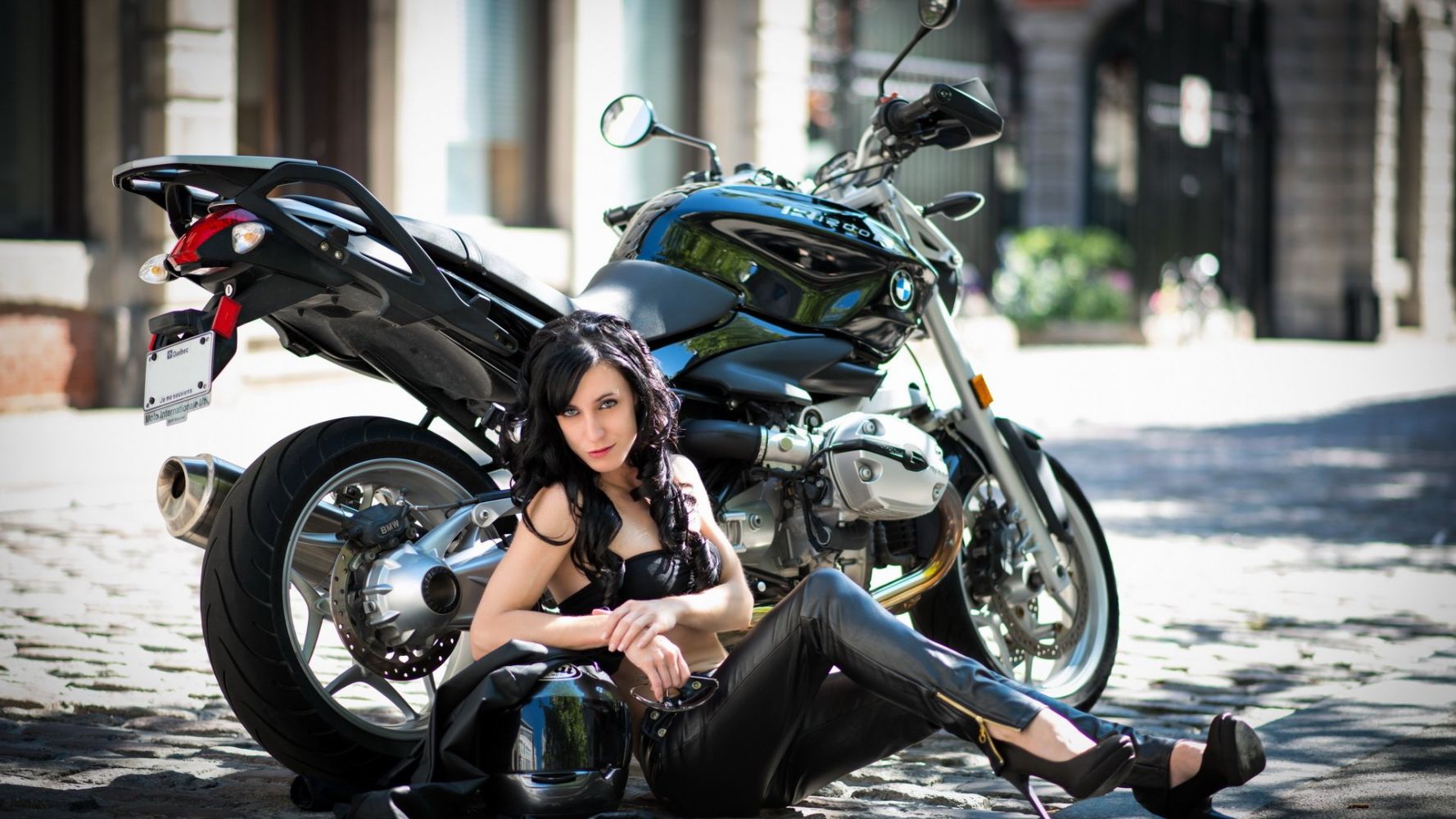 Fresh photos, fresh mood — European women on bikes online in Surat